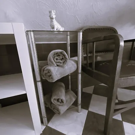 Monsieur Claude - Wohnen In Einer Historischen Apartment