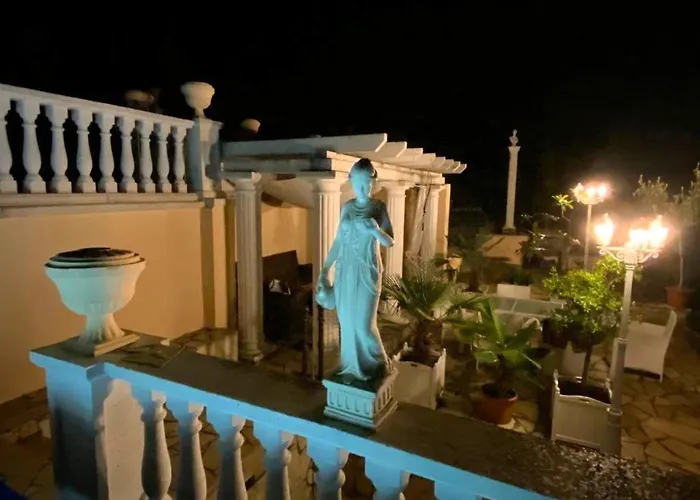 Monsieur Claude - Wohnen In Einer Historischen Appartement